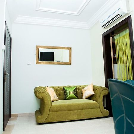 Maxwell Court Apartments Akra Dış mekan fotoğraf