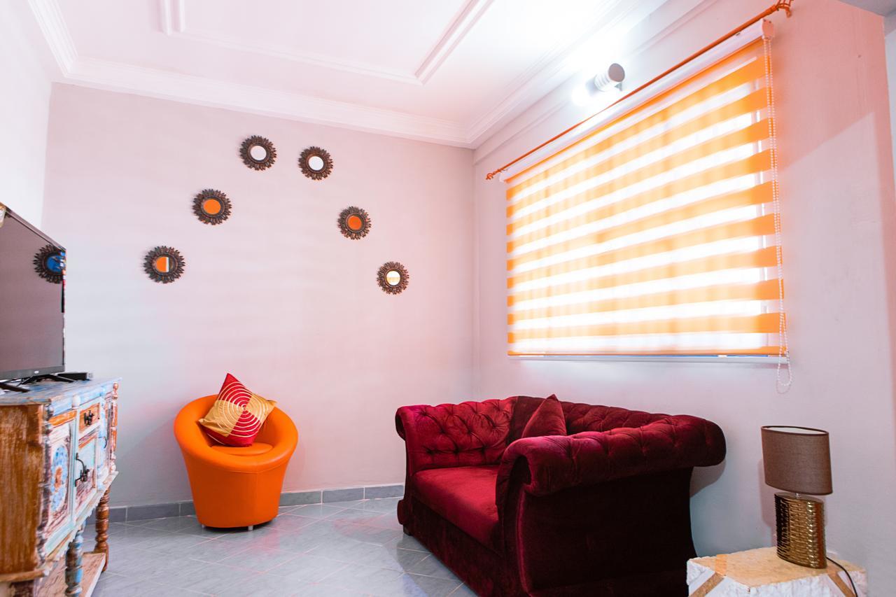 Maxwell Court Apartments Akra Dış mekan fotoğraf
