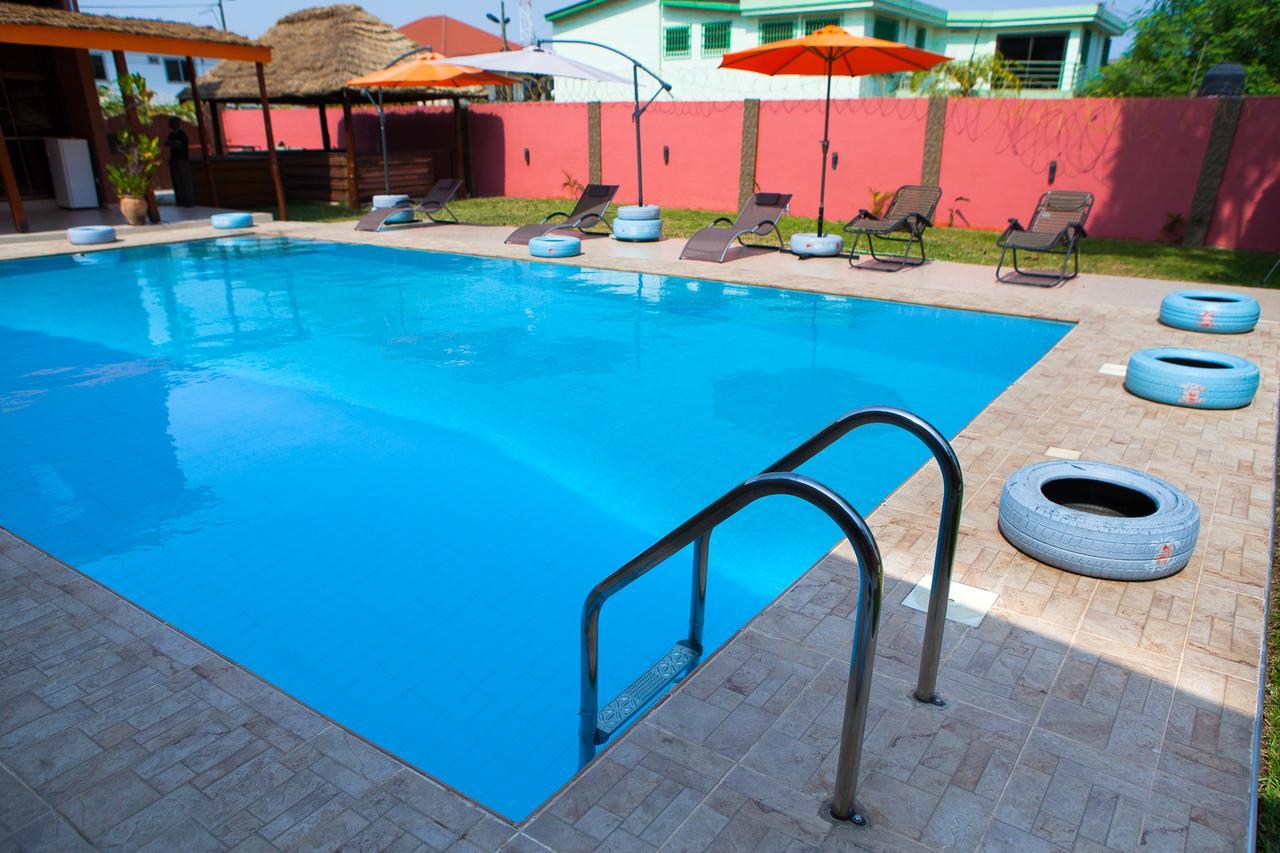 Maxwell Court Apartments Akra Dış mekan fotoğraf