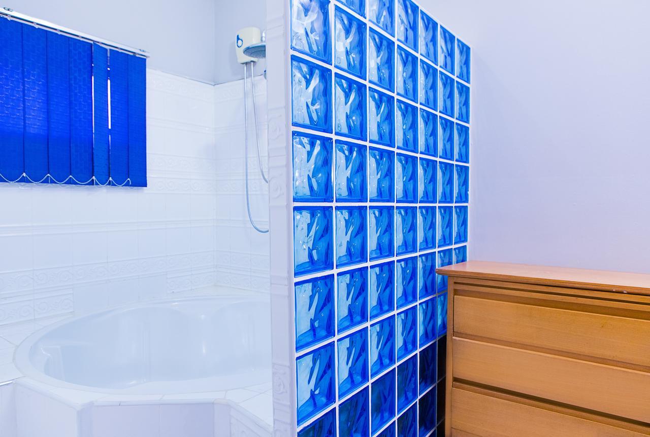 Maxwell Court Apartments Akra Dış mekan fotoğraf