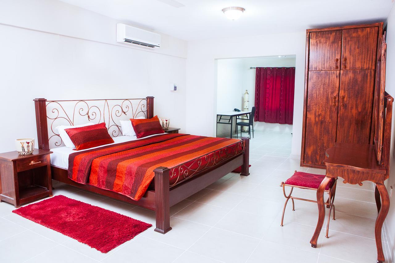 Maxwell Court Apartments Akra Dış mekan fotoğraf