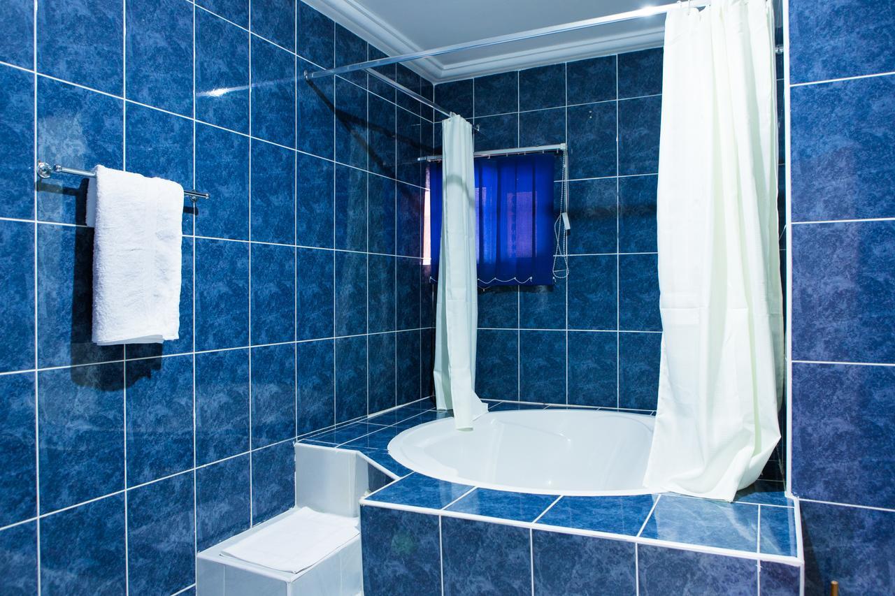 Maxwell Court Apartments Akra Dış mekan fotoğraf