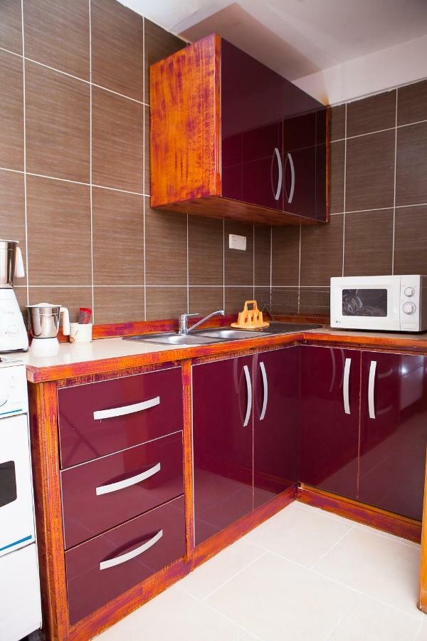 Maxwell Court Apartments Akra Dış mekan fotoğraf