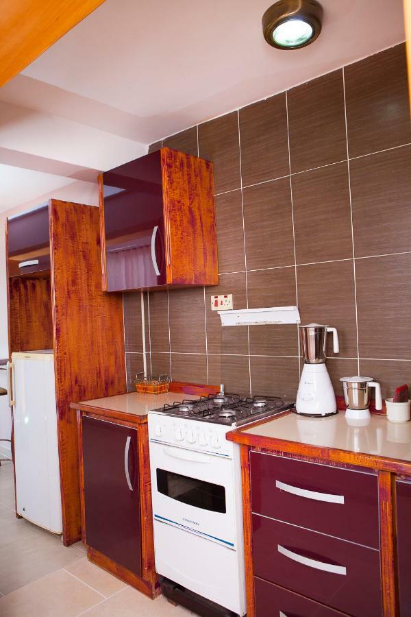 Maxwell Court Apartments Akra Dış mekan fotoğraf