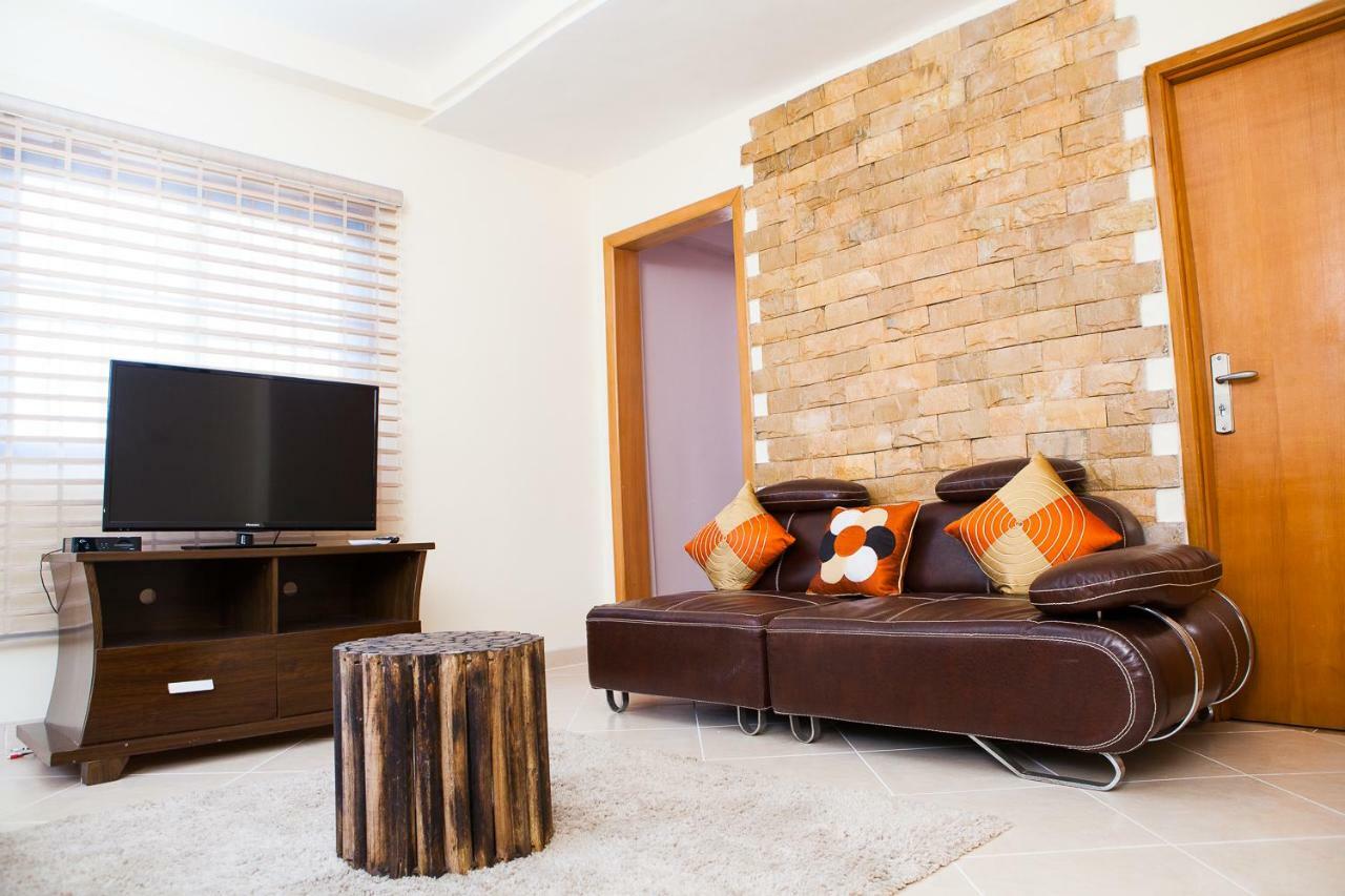 Maxwell Court Apartments Akra Dış mekan fotoğraf