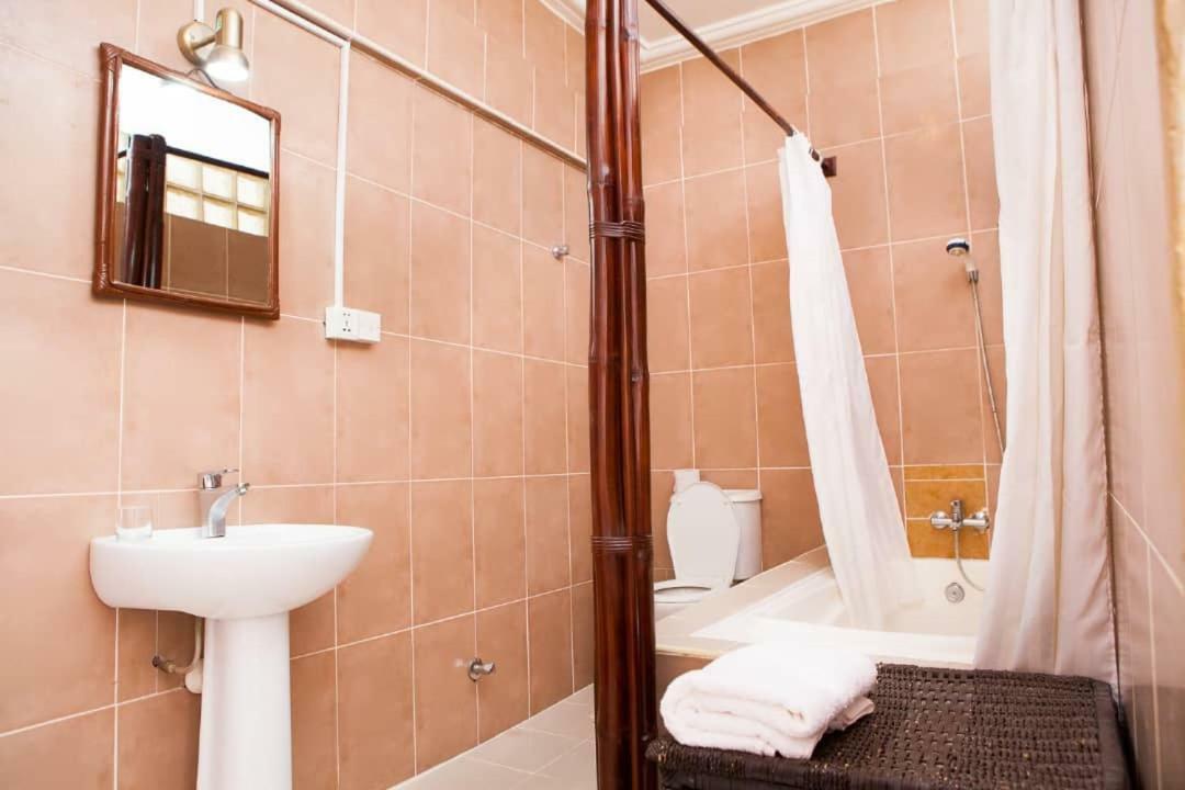 Maxwell Court Apartments Akra Dış mekan fotoğraf