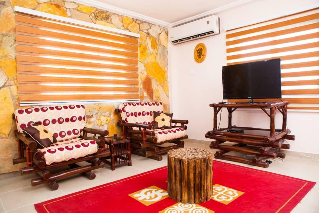 Maxwell Court Apartments Akra Dış mekan fotoğraf