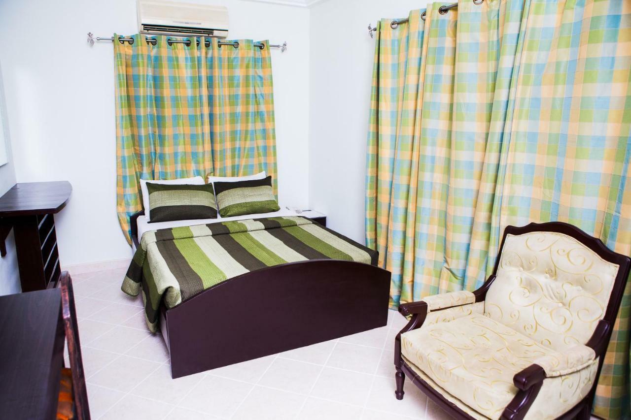 Maxwell Court Apartments Akra Dış mekan fotoğraf